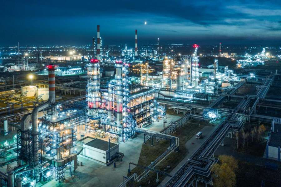 “Газпром нефть” перенастроит свои нефтеперерабатывающие заводы (НПЗ) на нефтехимию