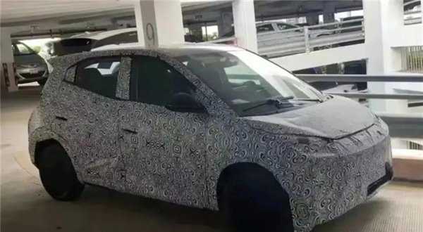 BYD уже делает то, что никак не получается у Tesla. Китайская компания готова представить пятиместный электромобиль за 12 000 долларов с запасом хода 400 км